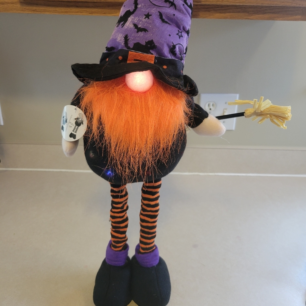 *NWT* Light up WITCH GNOME with TELESCOPING LEGS